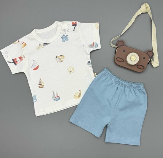 Komplekts ar ziliem šortiem